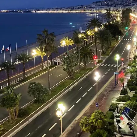Promenade Des Anglais-2 Mins Walk To Beach- Charming Duplex -air Conditioning Wi-fi Apartment
