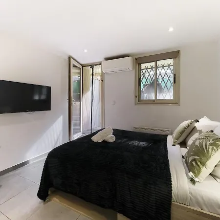 Promenade Des Anglais-2 Mins Walk To Beach- Charming Duplex -air Conditioning Wi-fi *