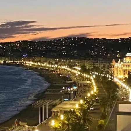 Promenade Des Anglais-2 Mins Walk To Beach- Charming Duplex -air Conditioning Wi-fi * Nice