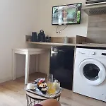 Promenade Des Anglais-2 Mins Walk To Beach- Charming Duplex -air Conditioning Wi-fi Διαμέρισμα