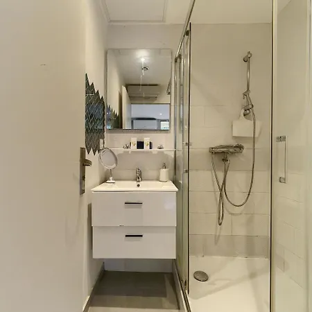 Διαμέρισμα Promenade Des Anglais-2 Mins Walk To Beach- Charming Duplex -air Conditioning Wi-fi Νίκαια