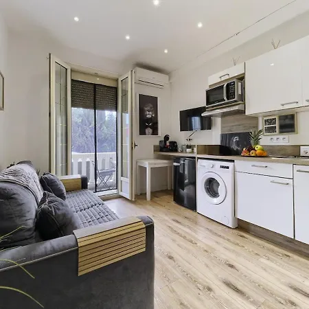 Διαμέρισμα Promenade Des Anglais-2 Mins Walk To Beach- Charming Duplex -air Conditioning Wi-fi