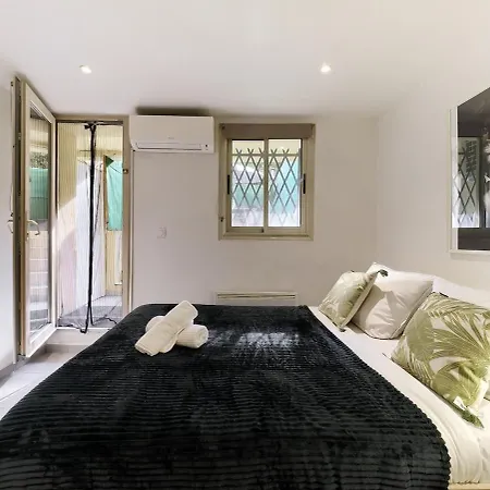 Promenade Des Anglais-2 Mins Walk To Beach- Charming Duplex -air Conditioning Wi-fi