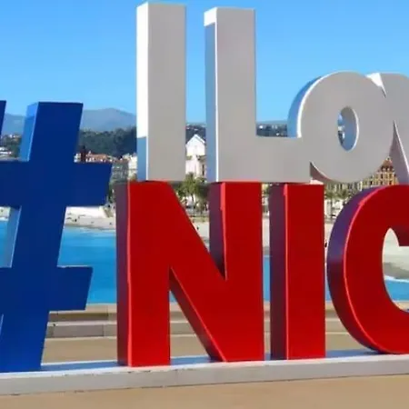 Apartmán Promenade Des Anglais-2 Mins Walk To Beach- Charming Duplex -air Conditioning Wi-fi *