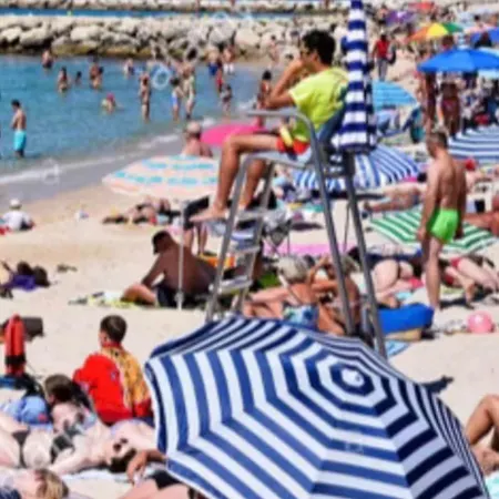 Apartment Promenade Des Anglais-2 Mins Walk To Beach- Charming Duplex -air Conditioning Wi-fi Nizza
