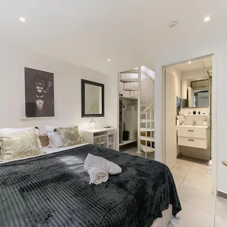 Promenade Des Anglais-2 Mins Walk To Beach- Charming Duplex -air Conditioning Wi-fi Apartment Nizza
