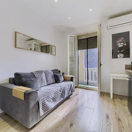 Promenade Des Anglais-2 Mins Walk To Beach- Charming Duplex -air Conditioning Wi-fi Apartment Nizza